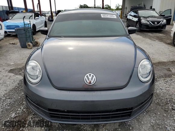 2014 Volkswagen Beetle Entry z VIN 3VWF17AT2EM642942, wystawiony jako Copart lot #60241445 z przebiegiem 70 780 mil mil oraz Szkoda całkowita • Salvage title. Historia ofert i sprzedaży dostępna na DreamBid. Obrazek 5.