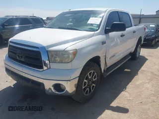2011 Toyota Tundra z VIN 5TFEY5F18BX105276, wystawiony jako IAAI lot #41735082 z przebiegiem 221 992 mil mil oraz . Historia ofert i sprzedaży dostępna na DreamBid. Obrazek 21.