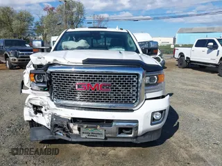 2015 GMC Sierra 2500HD Denali z VIN 1GT120E85FF641373, wystawiony jako IAAI lot #41791280 z przebiegiem 281 137 mil mil oraz . Historia ofert i sprzedaży dostępna na DreamBid. Obrazek 12.