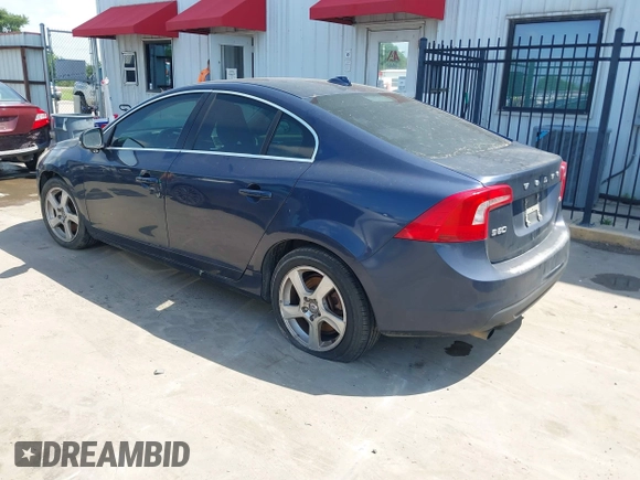 2012 Volvo S60 T5 z VIN YV1622FS5C2046841, wystawiony jako IAAI lot #42048477 z przebiegiem 231 218 mil mil oraz . Historia ofert i sprzedaży dostępna na DreamBid. Obrazek 3.
