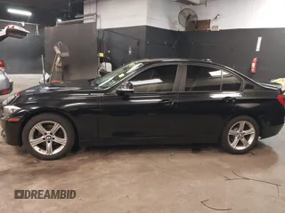 2015 BMW 3 Series 328i xDrive с VIN WBA3B5G55FNS13718, выставлен на аукционе IAAI как лот 42264153 с пробегом 180 428 миль миль и . История ставок и продаж доступна на DreamBid. Изображение 14.