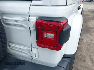 2020 Jeep Wrangler Unlimited Sahara с VIN 1C4HJXEN3LW243588, выставлен на аукционе IAAI как лот 42289351 с пробегом 67 825 миль миль и . История ставок и продаж доступна на DreamBid. Изображение 17.