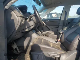 2017 Volkswagen Tiguan S с VIN WVGBV7AX8HK038781, выставлен на аукционе Copart как лот 53607475 с пробегом 71 419 миль миль и Списание • Salvage title. История ставок и продаж доступна на DreamBid. Изображение 7.