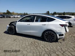 2021 Tesla Model Y Performance z VIN 5YJYGDEF2MF277467, wystawiony jako Copart lot #52410275 z przebiegiem 57 116 mil mil oraz Szkoda całkowita • Salvage title. Historia ofert i sprzedaży dostępna na DreamBid. Obrazek 2.