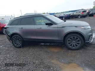 2019 Land Rover Range Rover Velar R-Dynamic SE z VIN SALYL2EX1KA227926, wystawiony jako IAAI lot #42353130 z przebiegiem 39 890 mil mil oraz . Historia ofert i sprzedaży dostępna na DreamBid. Obrazek 13.