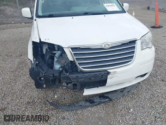 2010 Chrysler Town & Country Touring with VIN 2A4RR5D19AR432617, listed as a IAAI auction lot 42059653 with 189,582 mi miles. Bid and sale history available at carsss.com. Image 6.