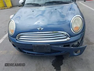 2009 MINI Hardtop z VIN WMWMF33569TW77166, wystawiony jako IAAI lot #42120132 z przebiegiem 150 291 mil mil oraz . Historia ofert i sprzedaży dostępna na DreamBid. Obrazek 12.