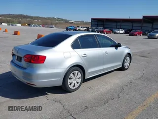 2013 Volkswagen Jetta Sedan SE with VIN 3VWDP7AJ8DM404855, listed as a IAAI auction lot 41949639 with 166,264 mi miles. Bid and sale history available at carsss.com. Image 4.