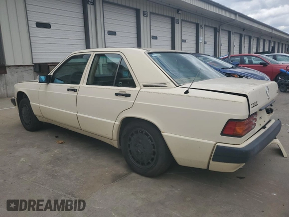 1993 Mercedes-Benz 190 z VIN WDBDA29D1PG074415, wystawiony jako Copart lot #51626555 z przebiegiem 219 450 mil mil oraz Tytuł czysty. Historia ofert i sprzedaży dostępna na DreamBid. Obrazek 2.