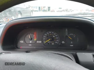 1994 Ford Escort z VIN 1FARP15J9RW134239, wystawiony jako IAAI lot #42056543 z przebiegiem 120 843 mil mil oraz . Historia ofert i sprzedaży dostępna na DreamBid. Obrazek 7.