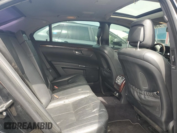 2009 Mercedes-Benz S 550 z VIN WDDNG86X29A243651, wystawiony jako Copart lot #57601455 z przebiegiem 141 637 mil mil oraz Nie do naprawy • Non repairable. Historia ofert i sprzedaży dostępna na DreamBid. Obrazek 10.