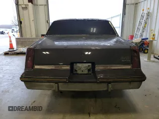 1987 Oldsmobile Cutlass z VIN 1G3GR1195HP307304, wystawiony jako Copart lot #83901444 z przebiegiem 4856 mil mil oraz Nie do naprawy. Historia ofert i sprzedaży dostępna na DreamBid. Obrazek 6.
