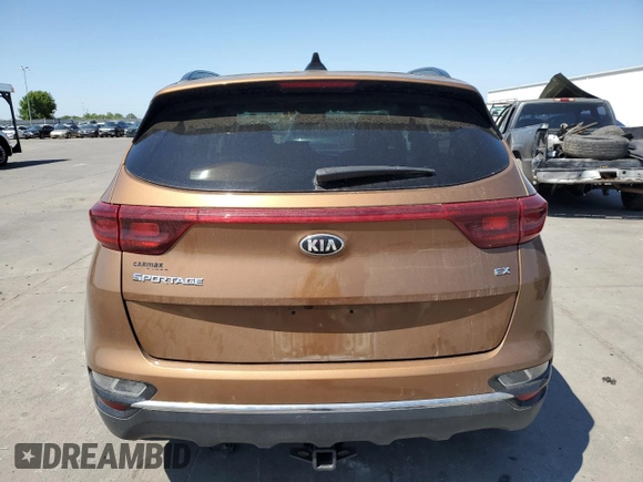 2020 Kia Sportage EX z VIN KNDPN3AC4L7641853, wystawiony jako Copart lot #55013835 z przebiegiem 46 910 mil mil oraz Szkoda całkowita • Salvage title. Historia ofert i sprzedaży dostępna na DreamBid. Obrazek 6.