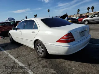 2002 Mercedes-Benz S-Class 4.3L with VIN WDBNG70J82A237141, listed as a Copart auction lot 42193475 with 247,858 mi miles and Salvage Title. Bid and sale history available at carsss.com. Image 2.