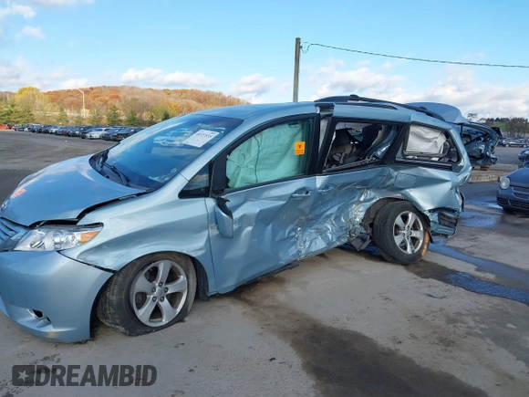 2017 Toyota Sienna LE Auto Access Seat с VIN 5TDKZ3DC5HS834410, выставлен на аукционе IAAI как лот 40727535 с пробегом 64 374 миль миль и . История ставок и продаж доступна на DreamBid. Изображение 6.