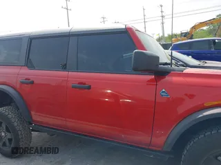 2024 Ford Bronco z VIN 1FMEE1BP8RLA06515, wystawiony jako IAAI lot #42285341 z przebiegiem 17 102 mil mil oraz . Historia ofert i sprzedaży dostępna na DreamBid. Obrazek 14.