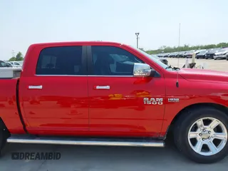 2018 Ram 1500 Lone Star Silver z VIN 1C6RR6LT0JS155196, wystawiony jako IAAI lot #42261402 z przebiegiem 64 065 mil mil oraz . Historia ofert i sprzedaży dostępna na DreamBid. Obrazek 13.