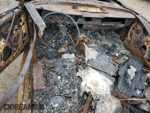 1966 Ford Mustang z VIN 6F07T218847, wystawiony jako Copart lot #84268704 z przebiegiem Nie podano mil oraz Nie do naprawy • Non repairable. Historia ofert i sprzedaży dostępna na DreamBid. Obrazek 8.