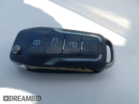 2008 Ford Focus SE z VIN 1FAHP33N68W227957, wystawiony jako IAAI lot #42321209 z przebiegiem Nie podano mil oraz . Historia ofert i sprzedaży dostępna na DreamBid. Obrazek 11.