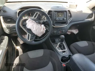 2017 Jeep Cherokee Sport z VIN 1C4PJLAB4HW559931, wystawiony jako Copart lot #58856295 z przebiegiem 86 292 mil mil oraz Szkoda całkowita • Salvage title. Historia ofert i sprzedaży dostępna na DreamBid. Obrazek 8.