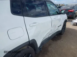 2022 Jeep Compass Latitude z VIN 3C4NJCBB6NT213502, wystawiony jako IAAI lot #41949094 z przebiegiem 11 090 mil mil oraz . Historia ofert i sprzedaży dostępna na DreamBid. Obrazek 6.