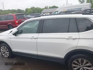 2018 Volkswagen Tiguan SEL с VIN 3VV2B7AX0JM096512, выставлен на аукционе IAAI как лот 42237884 с пробегом 60 209 миль миль и . История ставок и продаж доступна на DreamBid. Изображение 14.