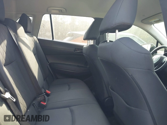 2022 Toyota Corolla Cross LE z VIN 7MUCAAAG6NV018136, wystawiony jako IAAI lot #41863545 z przebiegiem 40 239 mil mil oraz . Historia ofert i sprzedaży dostępna na DreamBid. Obrazek 8.