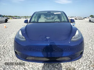 2022 Tesla Model Y Long Range z VIN 7SAYGDEE2NF433907, wystawiony jako Copart lot #54402215 z przebiegiem 44 765 mil mil oraz Szkody całkowita. Historia ofert i sprzedaży dostępna na DreamBid. Obrazek 5.