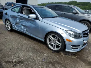 2015 Mercedes-Benz C 350 with VIN WDDGJ8JB6FG401746, listed as a Copart auction lot 62316664 with 141,594 mi miles and Salvage title. Bid and sale history available at DreamBid. Image 4.