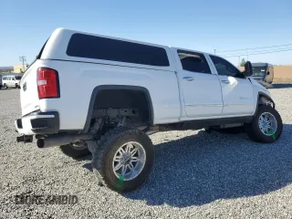 2015 GMC Sierra 2500HD Denali z VIN 1GT120E80FF175769, wystawiony jako Copart lot #79047164 z przebiegiem 116 447 mil mil oraz Szkoda całkowita • Salvage title. Historia ofert i sprzedaży dostępna na DreamBid. Obrazek 3.