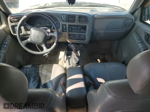 2000 GMC Jimmy SLE Convenience z VIN 1GKDT13W5Y2200634, wystawiony jako Copart lot #69860014 z przebiegiem 172 179 mil mil oraz Szkody całkowita. Historia ofert i sprzedaży dostępna na DreamBid. Obrazek 8.