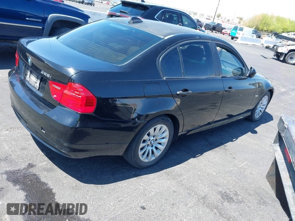 2009 BMW 3 Series 328i z VIN WBAPH735X9E126967, wystawiony jako IAAI lot #42053469 z przebiegiem 144 013 mil mil oraz . Historia ofert i sprzedaży dostępna na DreamBid. Obrazek 4.