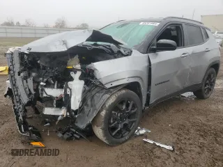 2022 Jeep Compass Latitude with VIN 3C4NJCBB1NT167139, listed as a Copart auction lot 85281964 with 43,990 mi miles and Salvage Title. Bid and sale history available at carsss.com. Image 1.