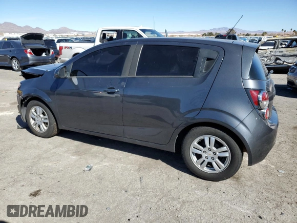 2012 Chevrolet Sonic LS z VIN 1G1JA6SHXC4171044, wystawiony jako Copart lot #45956415 z przebiegiem 133 324 mil mil oraz Szkoda całkowita • Salvage title. Historia ofert i sprzedaży dostępna na DreamBid. Obrazek 2.