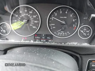 2015 BMW 3 Series 328i xDrive с VIN WBA3B5G52FNS14325, выставлен на аукционе IAAI как лот 42095241 с пробегом 95 726 миль миль и . История ставок и продаж доступна на DreamBid. Изображение 7.