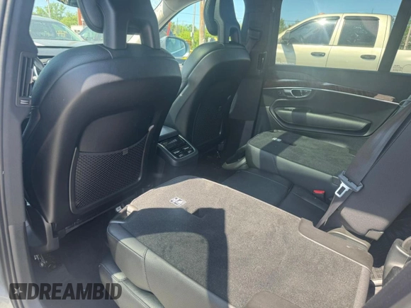 2016 Volvo XC90 T6 Momentum z VIN YV4A22PK3G1075472, wystawiony jako Copart lot #59800535 z przebiegiem 96 270 mil mil oraz Czysty tytuł • Clean title. Historia ofert i sprzedaży dostępna na DreamBid. Obrazek 6.