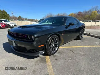 2020 Dodge Challenger R/T Scat Pack z VIN 2C3CDZFJ1LH156851, wystawiony jako Copart lot #54544405 z przebiegiem 133 461 mil mil oraz Czysty tytuł • Clean title. Historia ofert i sprzedaży dostępna na DreamBid. Obrazek 1.