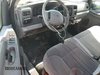 2000 Ford Excursion XLT z VIN 1FMSU41F0YEC90872, wystawiony jako Copart lot #77243644 z przebiegiem 90 302 mil mil oraz Szkoda całkowita • Salvage title. Historia ofert i sprzedaży dostępna na DreamBid. Obrazek 8.