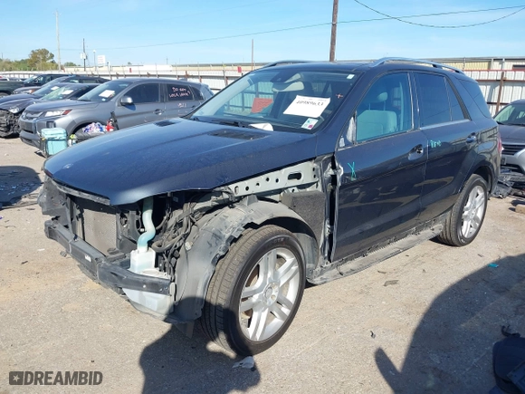 2014 Mercedes-Benz M-Class ML 350 with VIN 4JGDA5JB4EA383787, listed as a IAAI auction lot 40989633 with 173,800 mi miles. Bid and sale history available at carsss.com. Image 18.