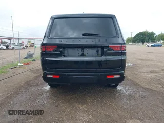 2024 Jeep Wagoneer Series II z VIN 1C4SJSBP9RS151013, wystawiony jako IAAI lot #41927758 z przebiegiem Nie podano mil oraz . Historia ofert i sprzedaży dostępna na DreamBid. Obrazek 15.