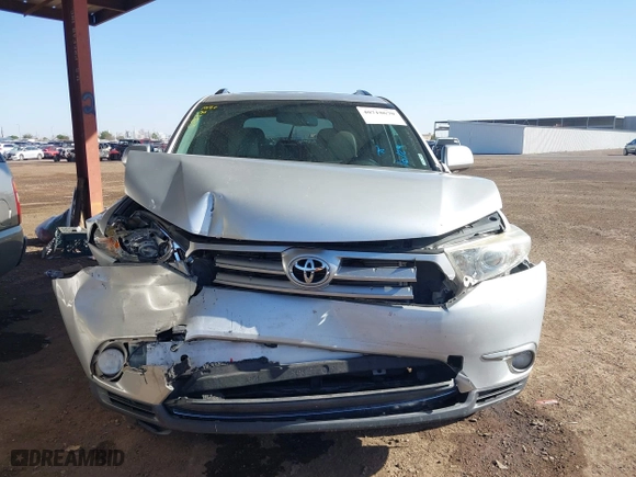 2011 Toyota Highlander Limited with VIN 5TDYK3EH9BS045001, listed as a IAAI auction lot 40718670 with 166,133 mi miles. Bid and sale history available at carsss.com. Image 6.
