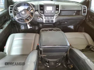 2022 Ram 2500 Tradesman z VIN 3C6UR5HJ9NG298656, wystawiony jako Copart lot #57645875 z przebiegiem 100 101 mil mil oraz Czysty tytuł • Clean title. Historia ofert i sprzedaży dostępna na DreamBid. Obrazek 8.