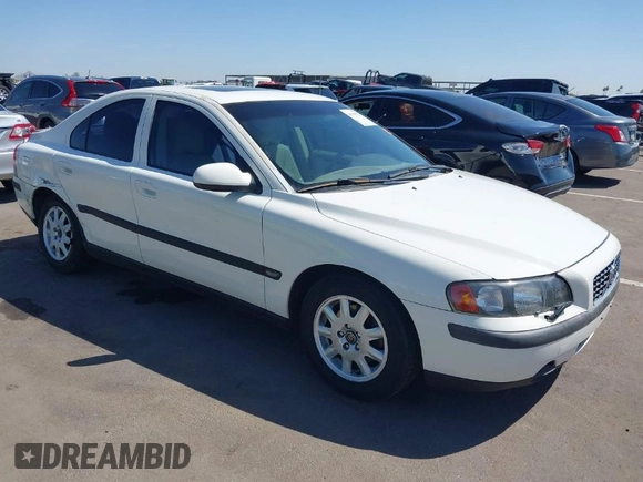 2002 Volvo S60 with VIN YV1RS61RX22155450, listed as a IAAI auction lot 41988229 with 86,115 mi miles. Bid and sale history available at carsss.com. Image 1.
