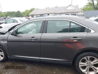 2018 Ford Taurus SEL z VIN 1FAHP2E85JG101221, wystawiony jako IAAI lot #42242127 z przebiegiem 123 787 mil mil oraz . Historia ofert i sprzedaży dostępna na DreamBid. Obrazek 15.