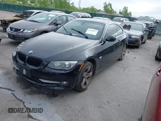 2011 BMW 3 Series 335i xDrive z VIN WBAKF9C56BE619532, wystawiony jako IAAI lot #42318577 z przebiegiem 90 922 mil mil oraz . Historia ofert i sprzedaży dostępna na DreamBid. Obrazek 2.