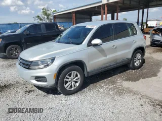 2012 Volkswagen Tiguan SE z VIN WVGAV7AX0CW509206, wystawiony jako Copart lot #52226395 z przebiegiem 108 922 mil mil oraz Szkody całkowita. Historia ofert i sprzedaży dostępna na DreamBid. Obrazek 1.