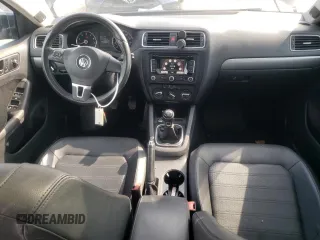 2013 Volkswagen Jetta SEL z VIN 3VWGX7AJ1DM400160, wystawiony jako Copart lot #69621884 z przebiegiem 135 059 mil mil oraz Szkoda całkowita • Salvage title. Historia ofert i sprzedaży dostępna na DreamBid. Obrazek 8.