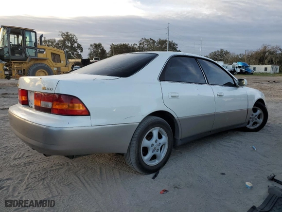 1997 Lexus ES 300 Luxury Sport Sdn with VIN JT8BF22G7V5003631, listed as a Copart auction lot 75107744 with 318,138 mi miles and Salvage Title. Bid and sale history available at carsss.com. Image 3.