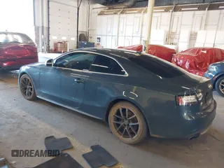 2009 Audi S5 z VIN WAURV78T29A028113, wystawiony jako IAAI lot #41677413 z przebiegiem 138 434 mil mil oraz . Historia ofert i sprzedaży dostępna na DreamBid. Obrazek 3.