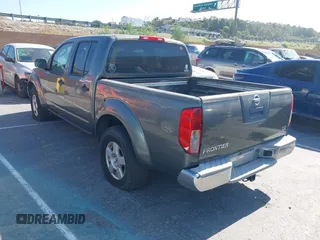 2006 Nissan Frontier SE z VIN 1N6AD07U16C452948, wystawiony jako IAAI lot #42376966 z przebiegiem 228 540 mil mil oraz . Historia ofert i sprzedaży dostępna na DreamBid. Obrazek 3.